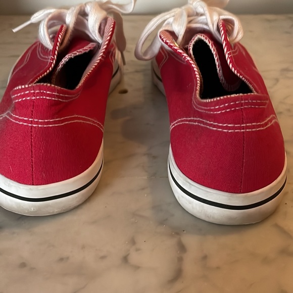Mossimo Red Canvas Sneakers w/White Laces sz9 - Picture 5 of 6